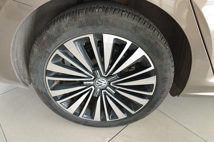 Used Volkswagen Passat 2020 330TSI Prestige Edition China VI Standard Right Rear Wheel Hub