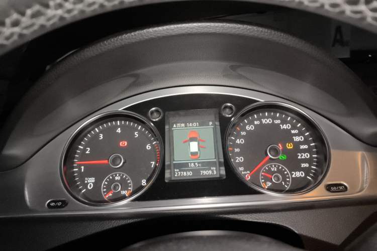 Used Volkswagen FAW-Volkswagen CC 2013 1.8TSI Luxury Model Instrument Cluster