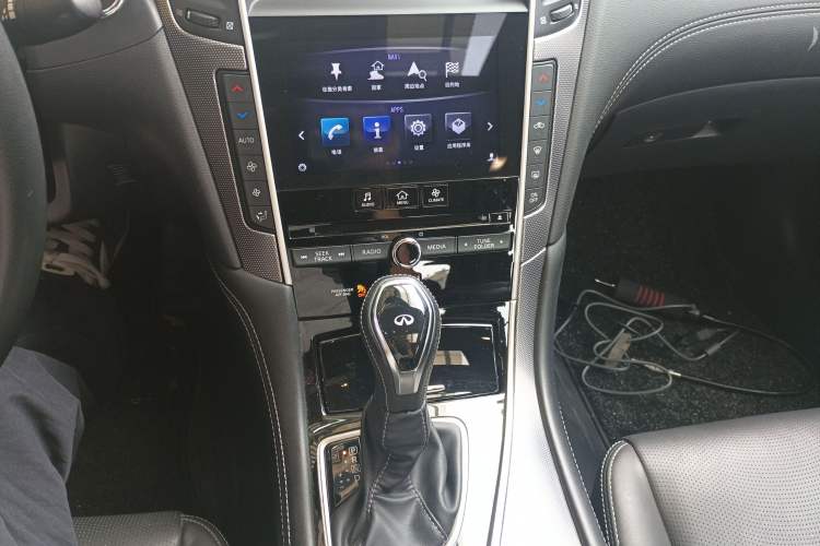 Used Infiniti Q50L 2018 2.0T Enjoyment Version China VI Standard Gear Lever