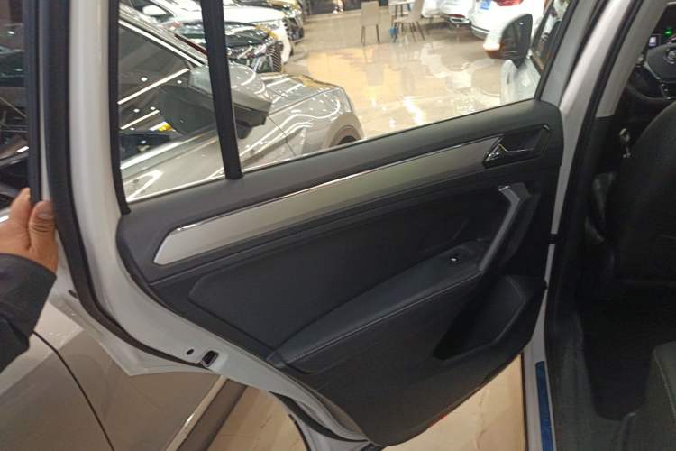 Used Volkswagen Tiguan L 2020 330TSI Automatic Two-Wheel Drive Smart Luxury Edition China VI Standard