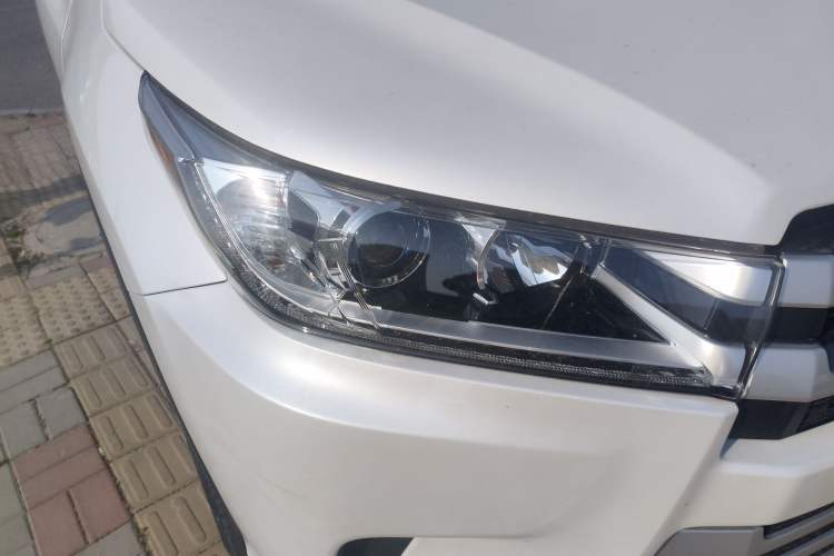 Used Toyota Highlander 2018 2.0T Four-Wheel Drive Luxury Version 7 Seats China VI Standard