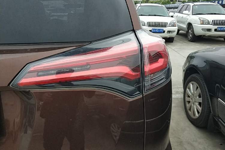 Used Toyota RAV4 2016 2.0L CVT Two-Wheel Drive Smart Edition China V Standard
