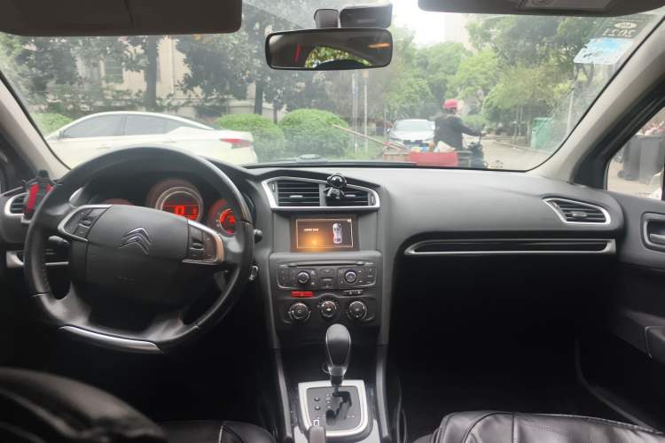 Used Citroen C4L 2015 1.8L Automatic Luxury Edition Center Console