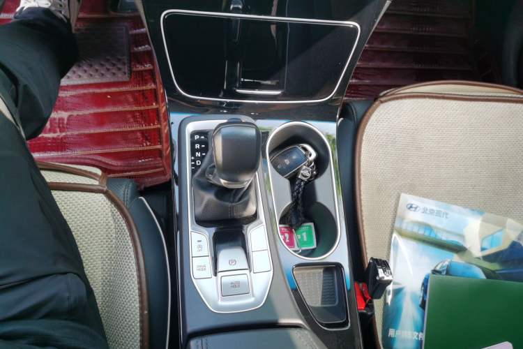 Used Hyundai Tucson 2020 280TGDi Two-Wheel-Drive GLS Fashion Edition China VI Standard Gear Lever