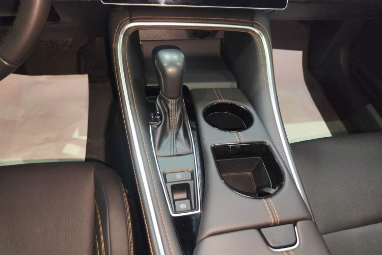 Used Toyota Avalon 2024 Dual-Motor 2.0L Premium Edition Gear Lever