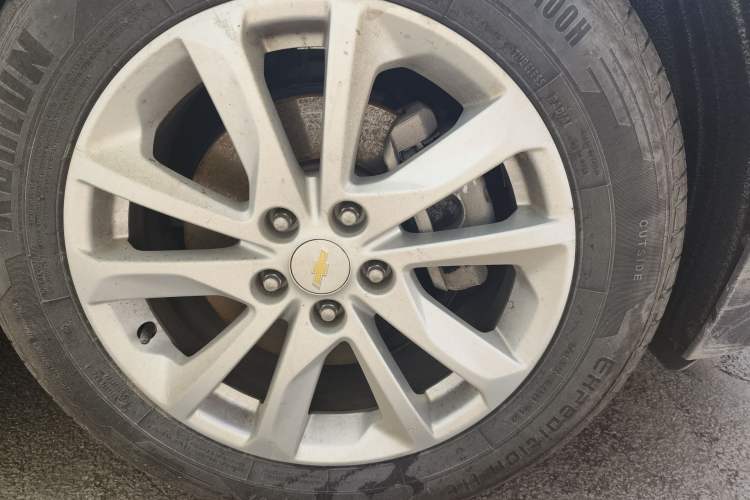 Used Chevrolet Equinox 2017 550T Automatic All-Wheel-Drive Top-Tier Version Right Front Wheel Hub