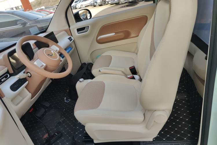 Used Wuling Hongguang MINIEV 2024 3rd Generation 215km Youth Edition Left Front Seat