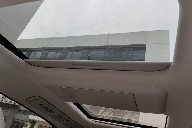 Used VOYAH Dream 2025 PHEV Four-Wheel-Drive Flagship Version – Qiankun Edition Headliner