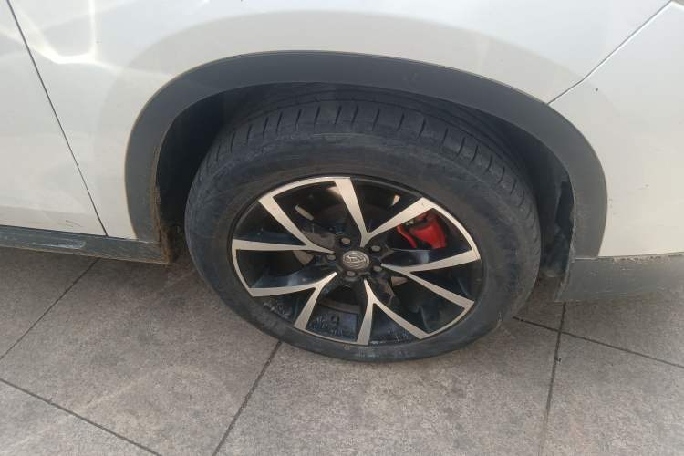 Used Brilliance V5 2016 1.5T Manual Two-Wheel Drive Smart Version Right Front Wheel Hub