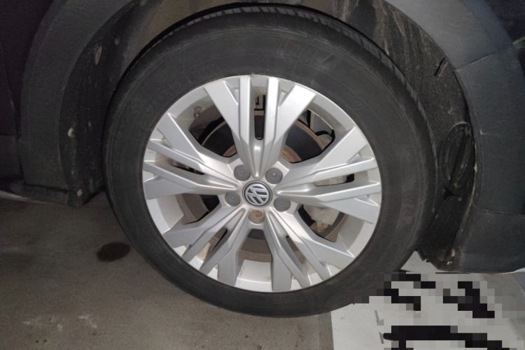 Used Volkswagen C-TREK 2017 1.6L Automatic Comfort Model Right Front Wheel Hub