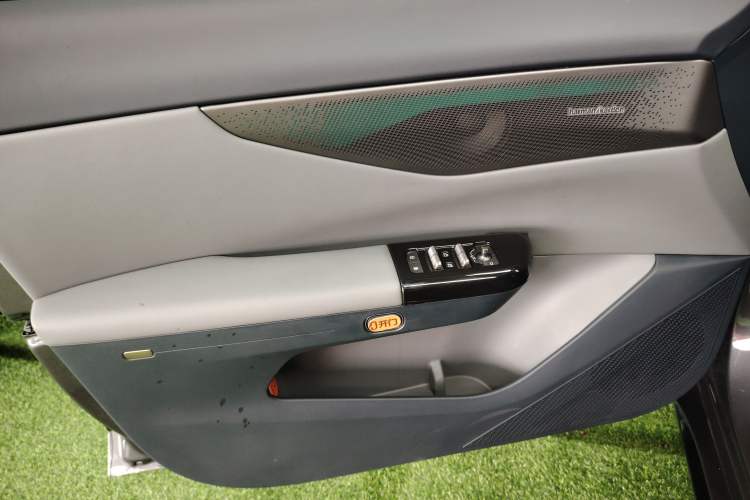 Used Lynk & Co 07 2024 EM-P 126 Long-Range Halo
