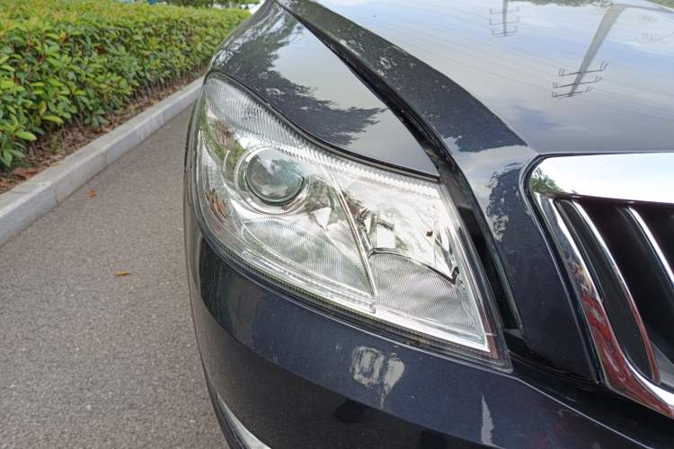 Used Skoda Octavia 2010 1.4TSI DSG Elegance Edition Right Front Headlight