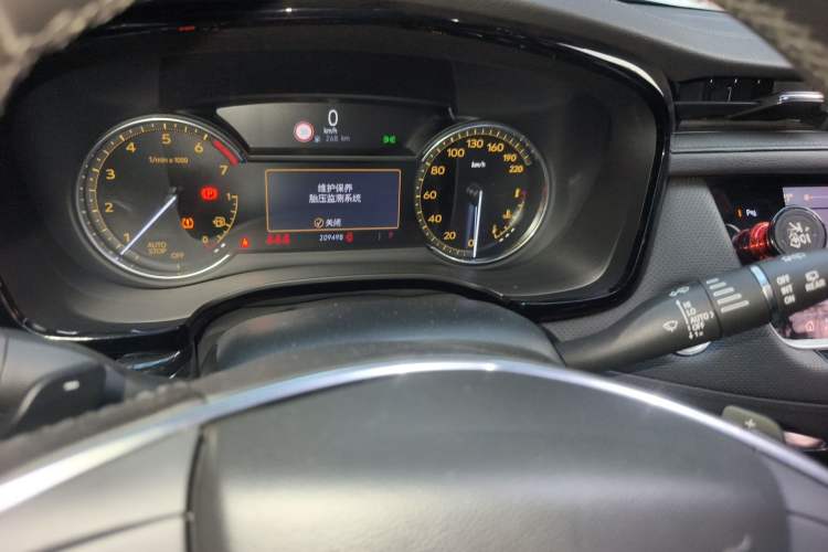 Used Cadillac XT5 2020 Revised Version 28T Luxury Edition Odometer Close Up