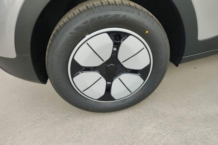 Used Geely Galaxy Geome 2026 Model 310km Youth Edition Right Rear Wheel Hub