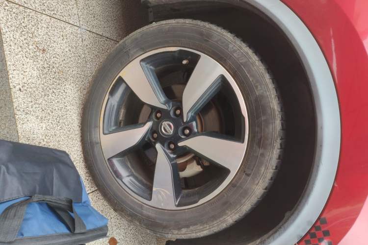 Used Nissan Qashqai 2016 2.0L CVT Luxury Edition Right Front Wheel Hub