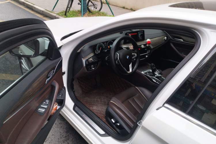 Used BMW 5 Series 2019 Facelifted 530Li Leading Edition Luxury Package