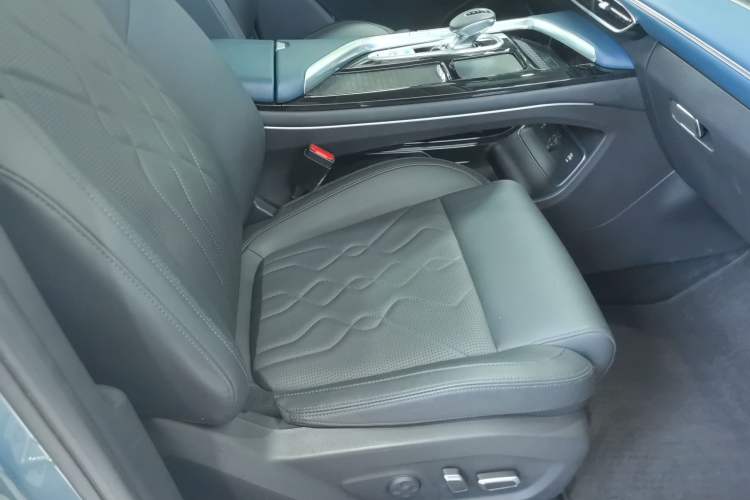 Used VOYAH FREE 2021 Four-Wheel Drive Standard Range-Extended Exclusive Luxury Package
