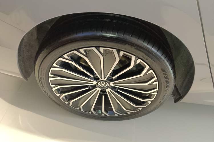 Used Volkswagen Passat 2025 Pro 380TSI Dragon Supreme Edition Right Rear Wheel Hub