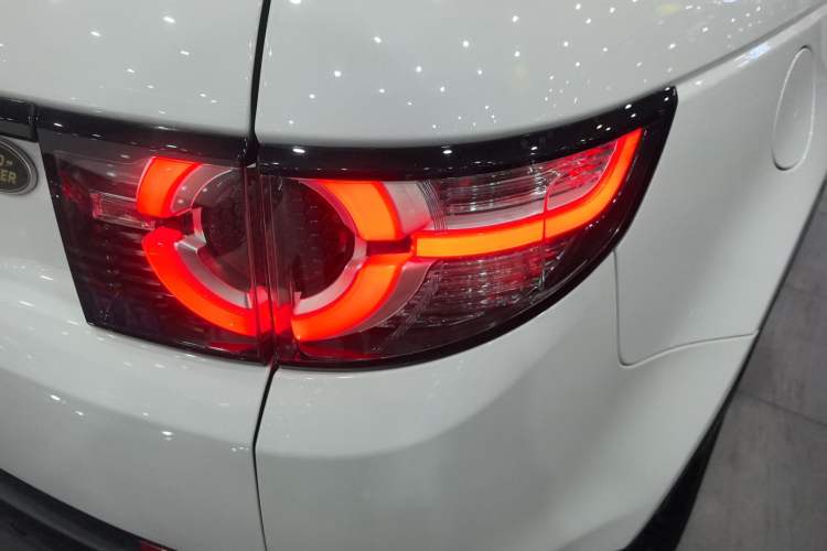 Used Land Rover Discovery Sport 2019 240 PS SE Version China VI Standard
