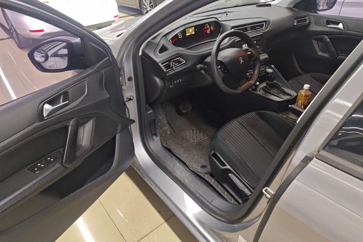 Used Peugeot 308 2016 1.6L Automatic Fashion Edition