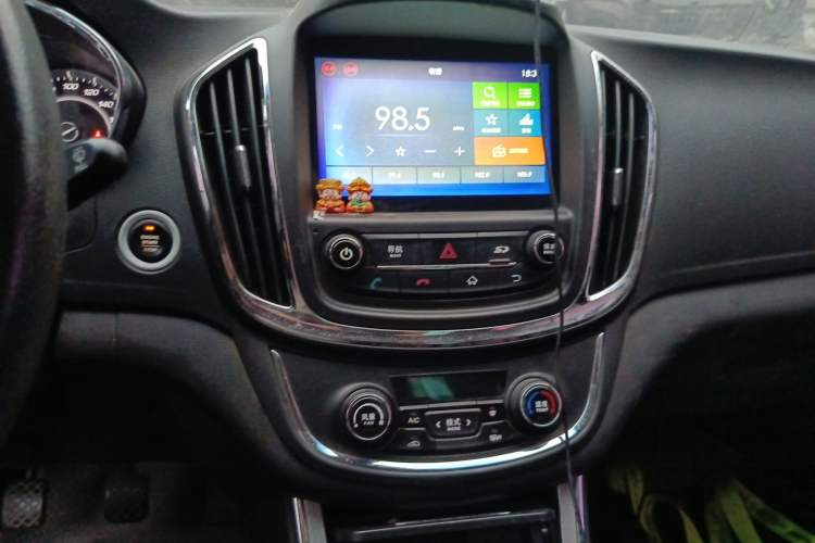 Used Baojun 560 2015 1.8L manual luxury version