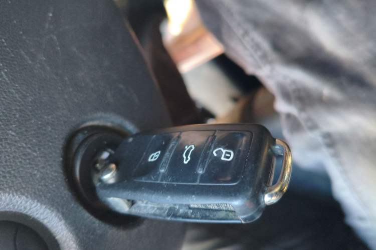 Used Volkswagen Sagitar 2015 230TSI Automatic Comfort Version Vehicle Key