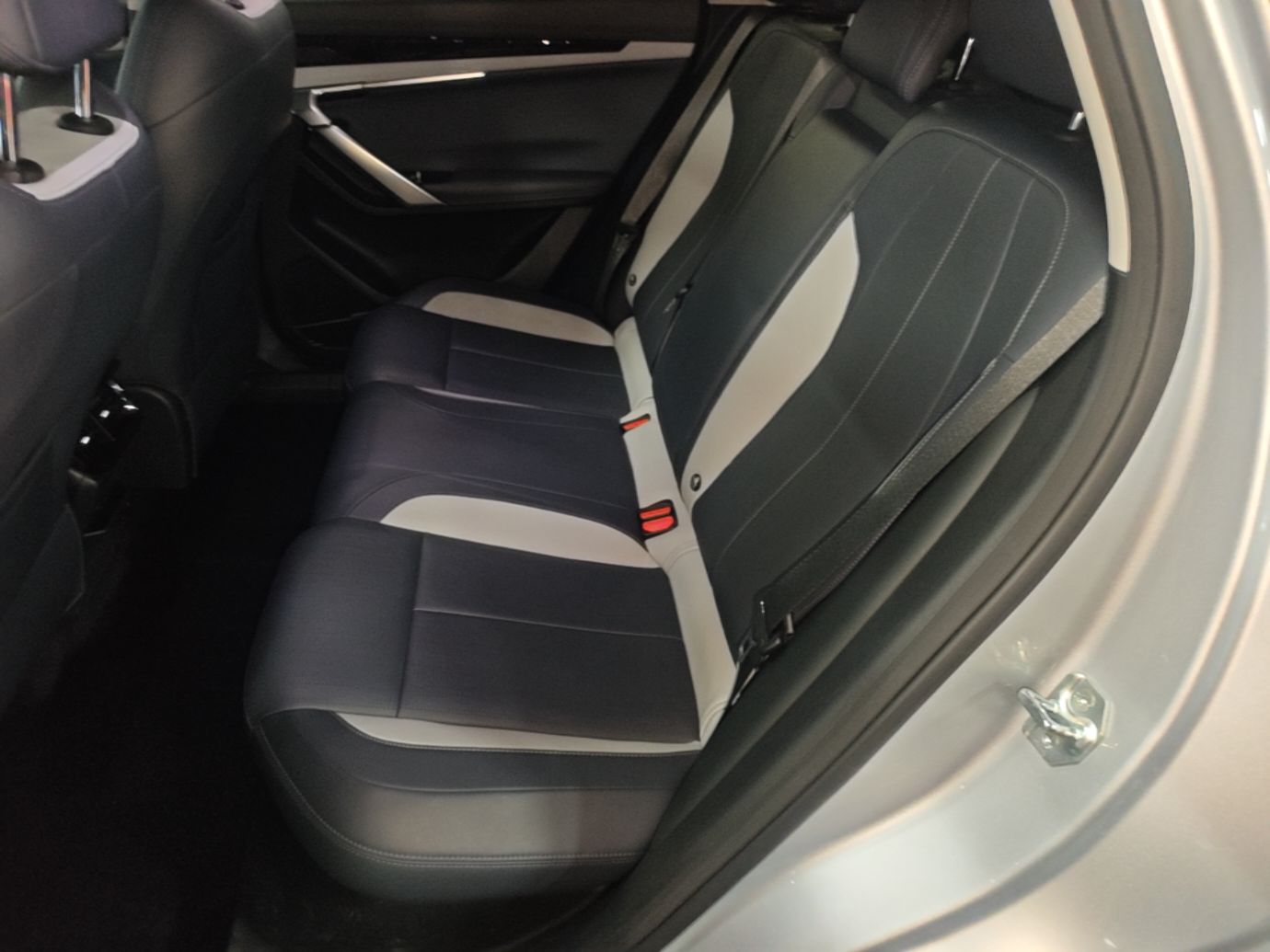 Geely Auto FX11 2024 1.5TD DCT Dragon Edition — снимка 20