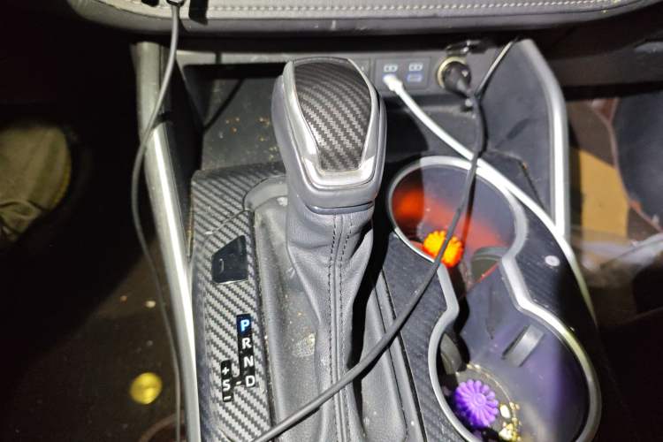 Used Toyota Highlander 2022 Dual-Engine 2.5L Two-Wheel Drive Prestige Edition 7-Seater Gear Lever