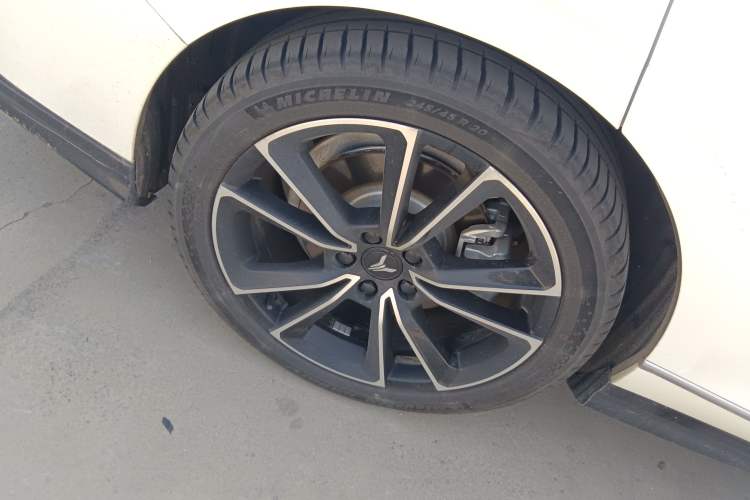 Used VOYAH PASSION 2024 PHEV Four-Wheel Drive Ultra-Long Range Flagship Model
