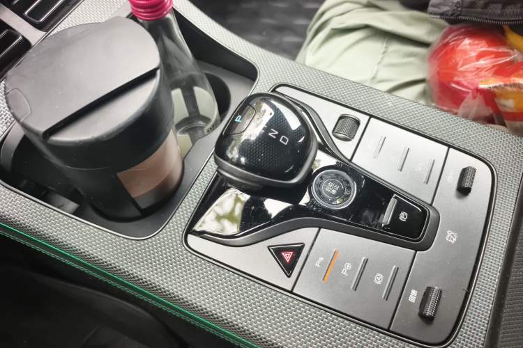 Used BYD Han 2022 EV 610 km All-Wheel-Drive Qianshan Cui Limited Edition Gear Lever