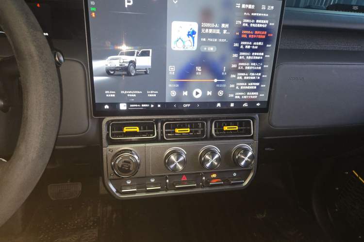 Used iCAR V23 2025 401 Two-Wheel Drive Intelligent Driving Version Audio And AC Panel