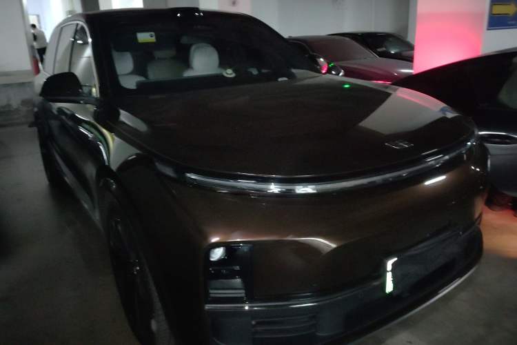 Used Li Auto L9 2022 Max model Front Right 45 Deg