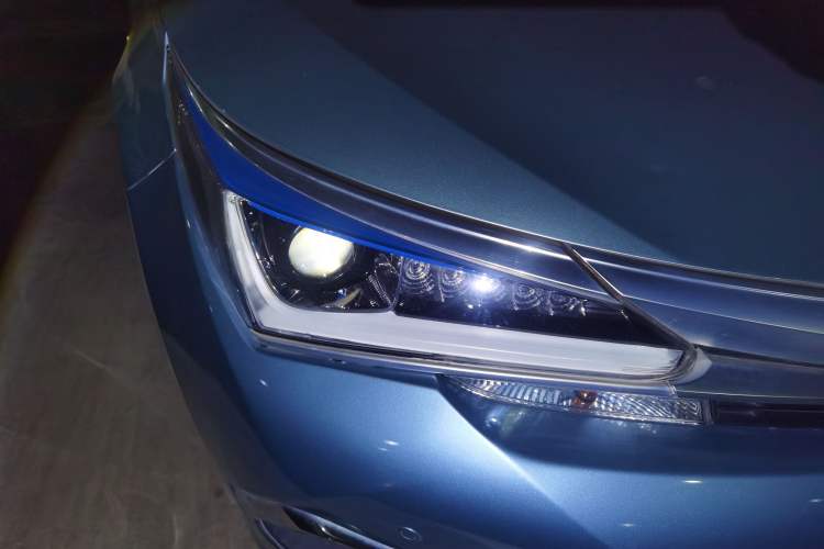 Used Toyota Corolla 2016 Dual-Engine 1.8L E-CVT Elite Edition
