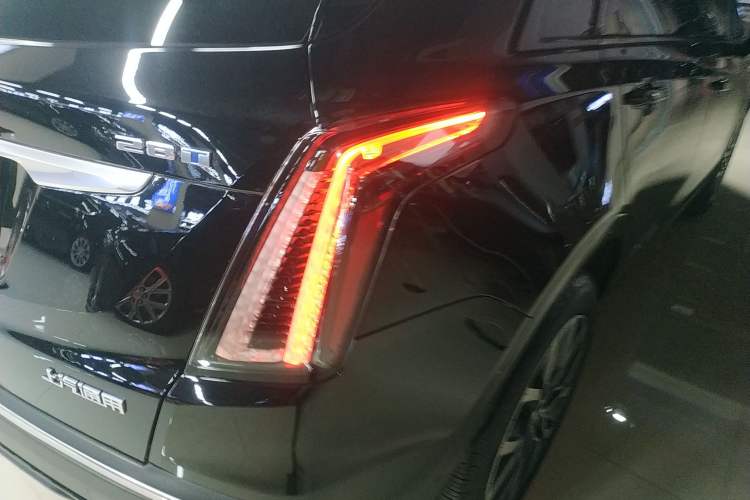 Used Cadillac XT5 2022 2.0T Four-Wheel Drive Luxury Version (Hummingbird Edition) Right Rear Taillight