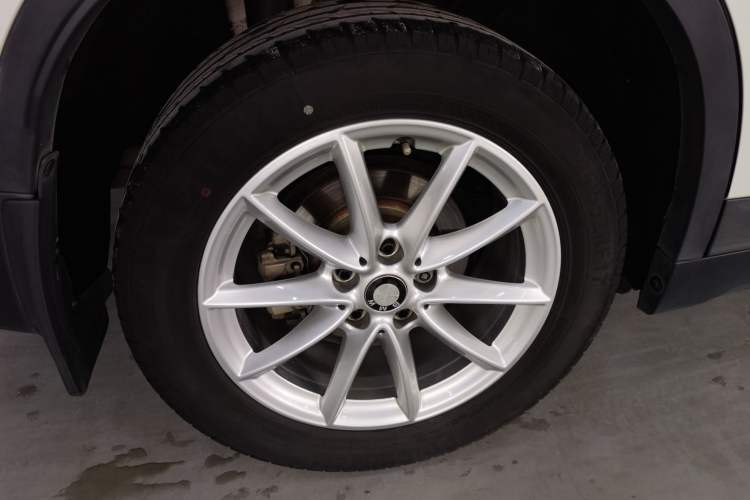 Used BMW X1 2016 sDrive18Li Fashion Model Right Rear Wheel Hub