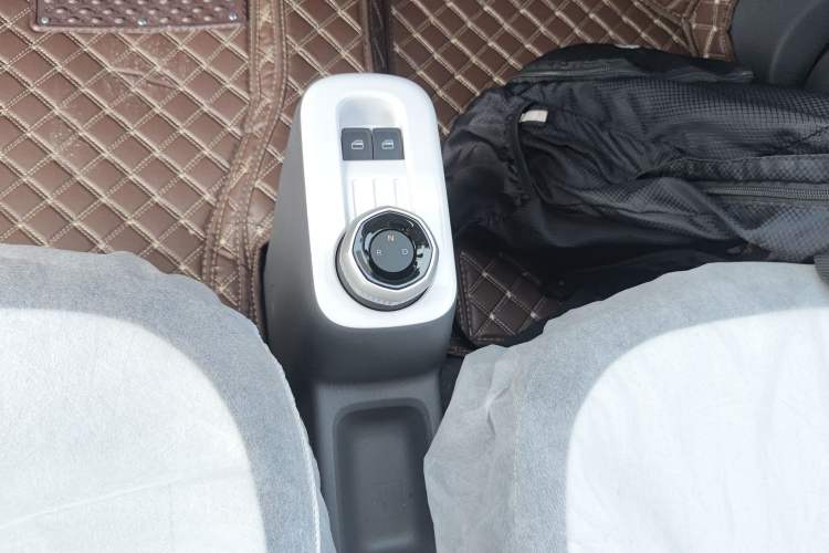 Used Geely Galaxy Panda 2025 210 km – Yuanqi Bear Gear Lever