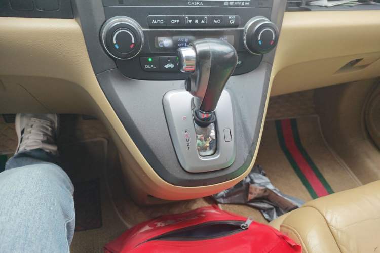 Used Honda CR-V 2010 2.4L automatic four-wheel drive luxury version Gear Lever