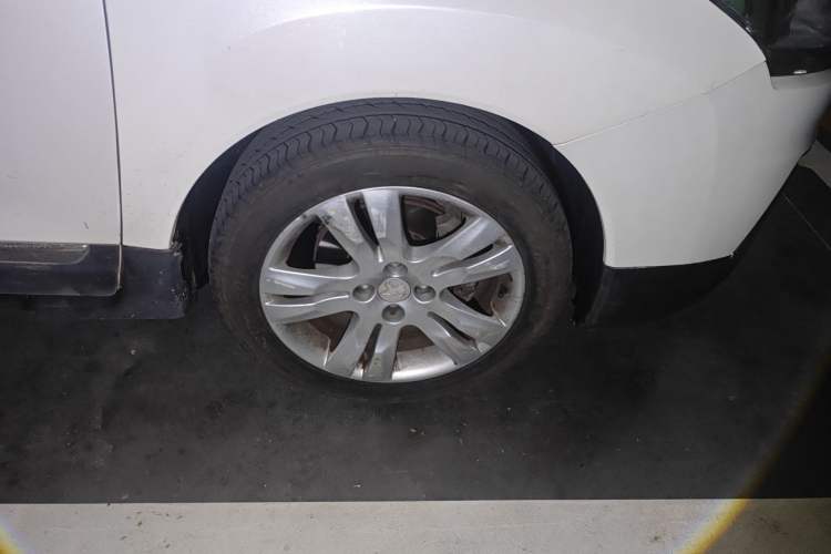 Used Peugeot 3008 2013 2.0L Automatic Trend Edition Right Front Wheel Hub