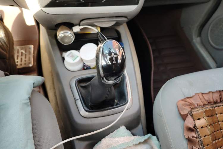 Used BAIC Weiwang M20 2014 1.5L practical type BJ415A Gear Lever