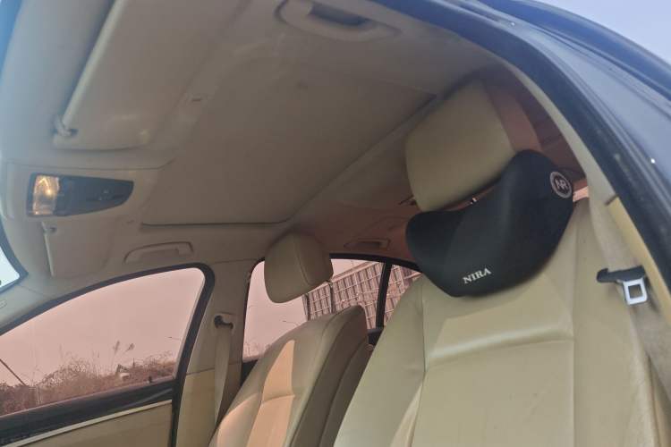 Used BMW 5 Series 2013 525Li Luxury Model
