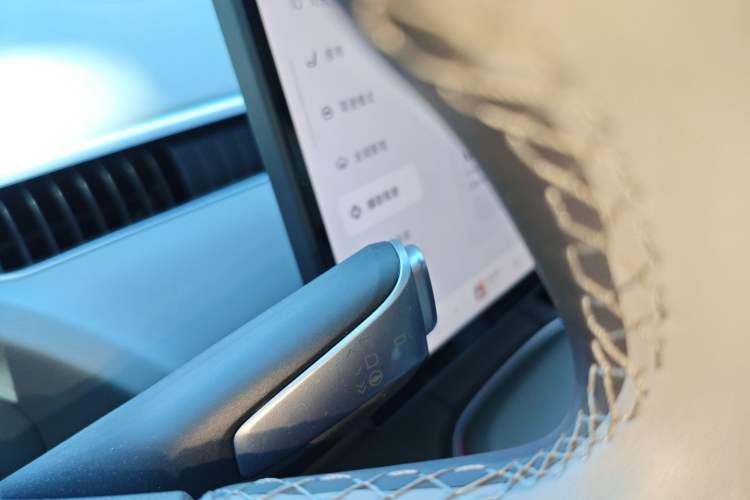 Used XPeng MONA M03 2024 620 with Ultra-Long Range Gear Lever