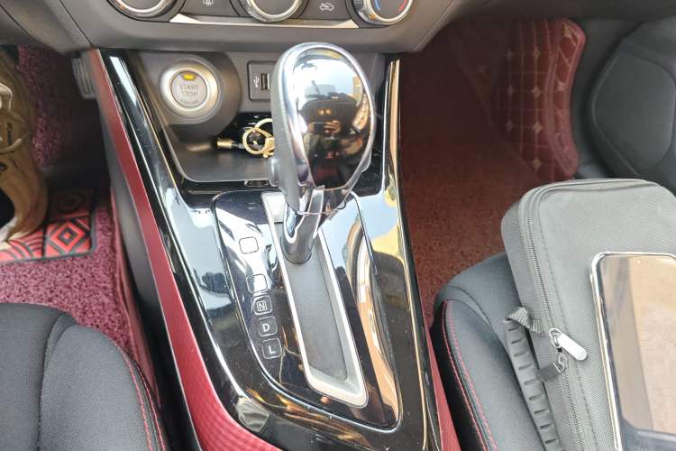 Used Nissan Lannia 2016 1.6L CVT Smart Cool Edition Gear Lever