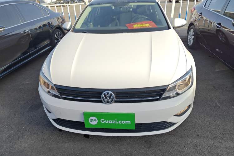 Used Volkswagen Lamando 2017 230TSI Manual Trend Edition
