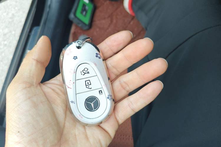 Used Mercedes-Benz GLC 2025 GLC 260 L 4MATIC Luxury Model Interior 1