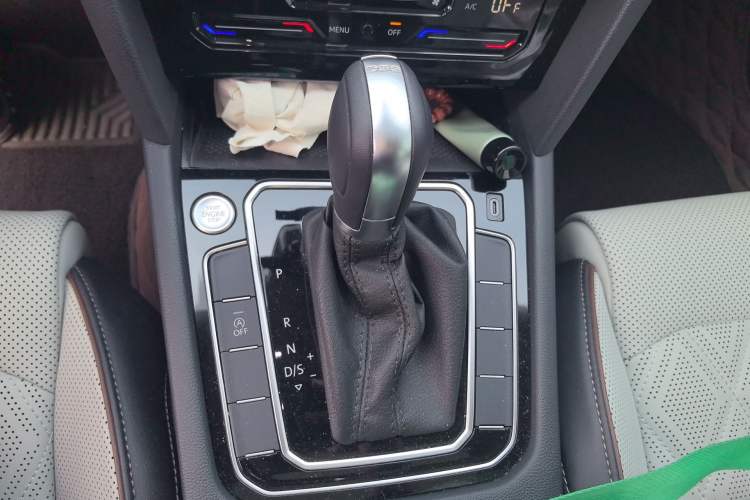 Used Volkswagen Magotan 2023 2 Million Units Commemorative Edition 330TSI DSG Luxury Version Gear Lever