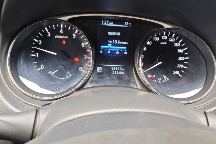 Used Nissan X-Trail 2014 2.0L CVT Comfort Edition 2WD Odometer Close Up