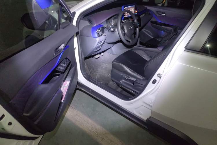 Used Toyota IZOA 2020 2.0L Enjoy Edition Driver Seat