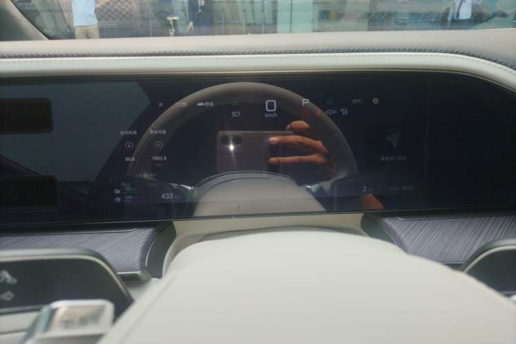 Used Denza Z9 2024 1100 km All-Wheel-Drive Ultra Version
