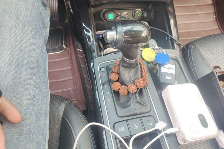 Used Kia Sorento 2015 Sorento L 2.4L Gasoline 4WD Elite Edition 5 Seats China IV Standard