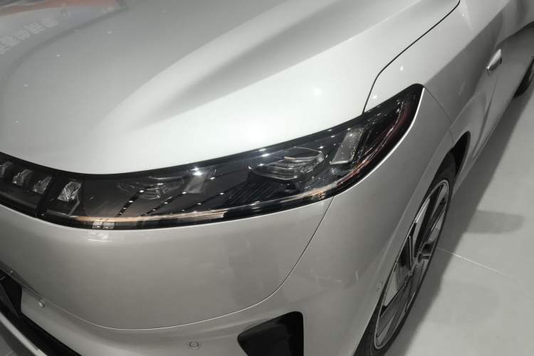 Used Dongfeng eπ eπ008 2024 210Max Range-Extended Version 6 Seats Left Front Headlight